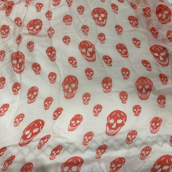 Alexander McQueen skull scarf - Picture 4 of 4